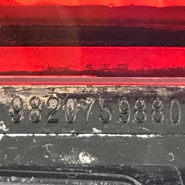 Lanterna Neblina Traseira Direita Peugeot 2008 2017 18 2019 Direito/passageiro