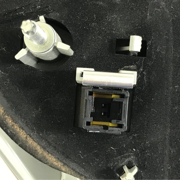 Lanterna Tampa Traseira Esquerda Peugeot 2008 2017 18 2019 Esquerdo/motorista