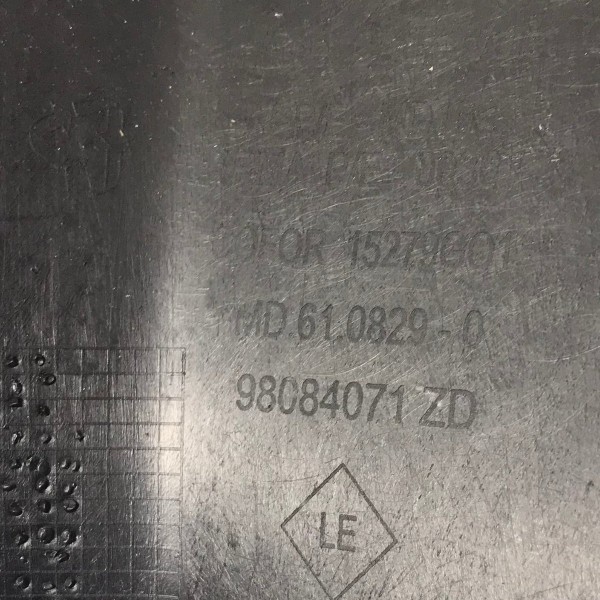 Acabamento Porta Malas Esquerdo Peugeot 2008 2019 C/detalhe