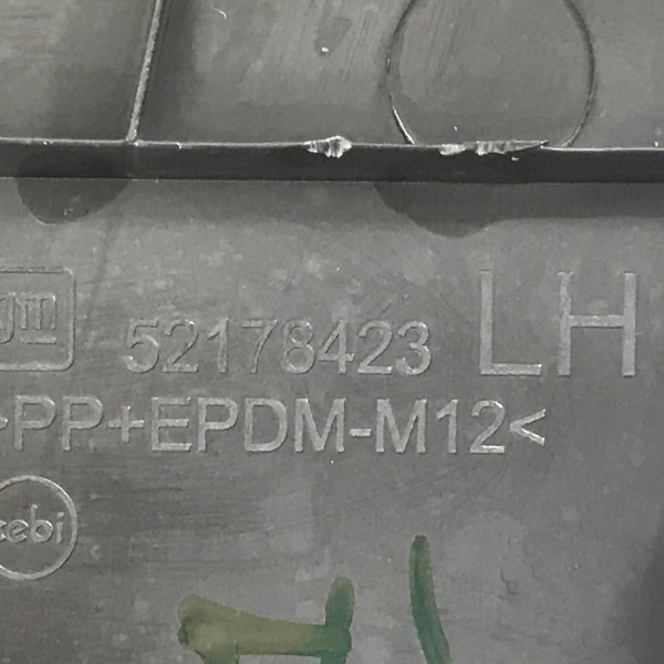 Acabamento Coluna Central Esquerda Gm Montana 2023 2024 2025