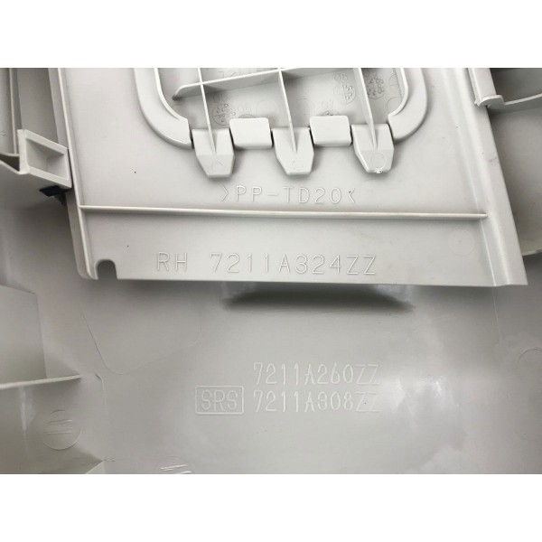 Acabamento Coluna Central Direita Outlander 2015