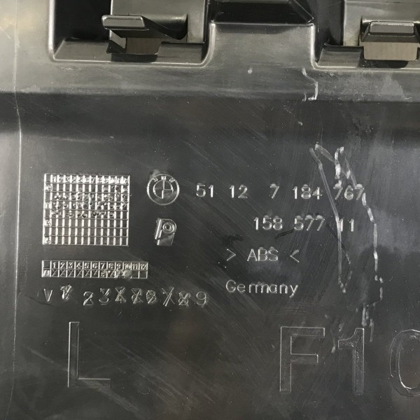 Guia Parachoque Traseiro Esquerdo Bmw 528i 535i 550i 2014