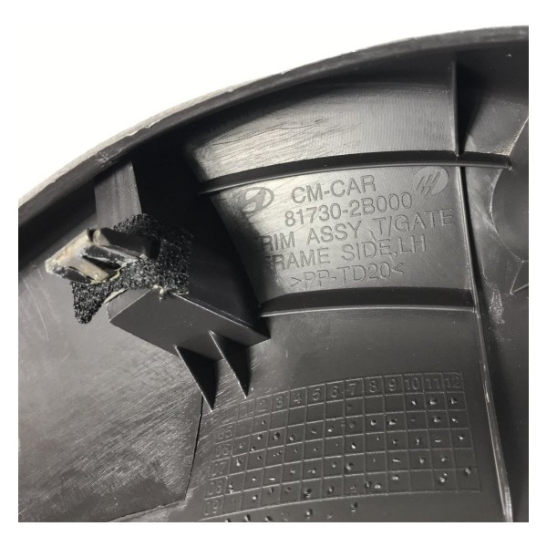 Acabamento Tampa Traseira Esquerda Hyundai Santa Fé 2012