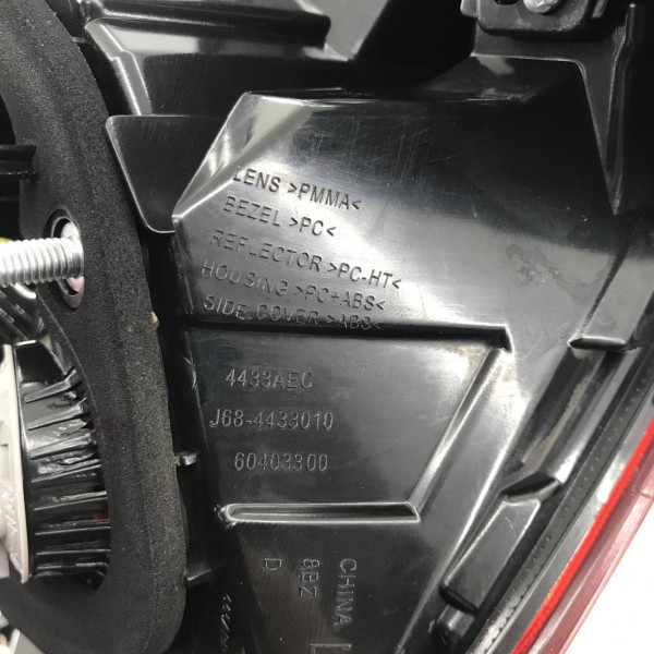 Lanterna Tampa Esquerda Chery Tiggo 5x Pro 2019 À 2024