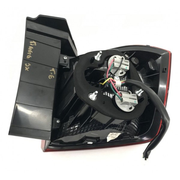 Lanterna Tampa Esquerda Chery Tiggo 5x Pro 2019 À 2024