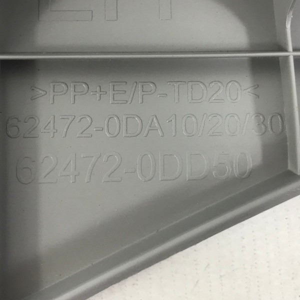 Acabamento Lateral Traseiro Esquerdo Toyota Yaris 2022 2023