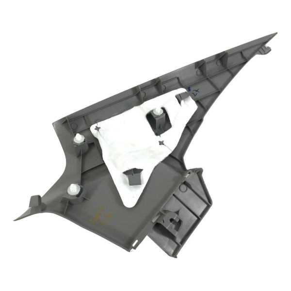 Acabamento Lateral Traseiro Esquerdo Toyota Yaris 2022 2023